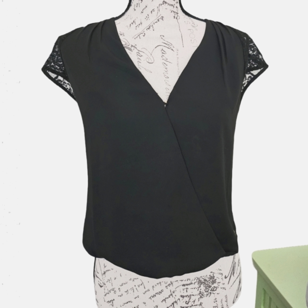 Women's Guess top EUC S